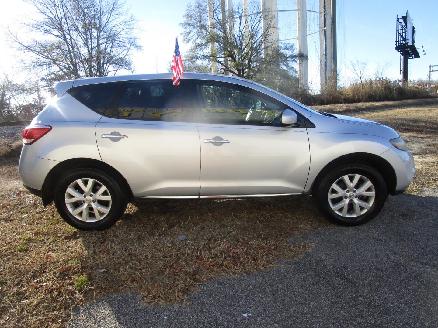 2012 Silver Nissan Murano (JN8AZ1MU2CW) , located at 2553 Airline Blvd, Portsmouth, VA, 23701, (757) 488-8331, 36.813889, -76.357597 - Down Payment: $799 Weekly Payment: $100 APR: 23.9% Repayment Terms: 42 Months ***CALL ELIZABETH SMITH - DIRECTOR OF MARKETING @ 757-488-8331 TO SCHEDULE YOUR APPOINTMENT TODAY AND GET PRE-APPROVED RIGHT OVER THE PHONE*** - Photo#2